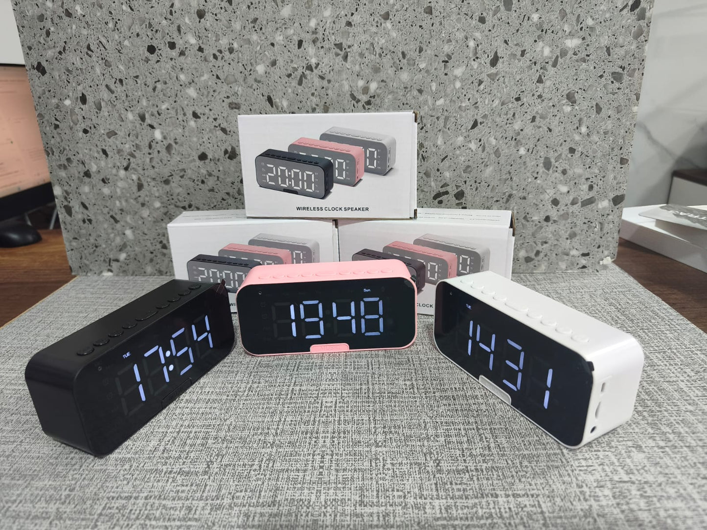 Parlante Despertador P6 Bluetooth con Reloj LED Espejo